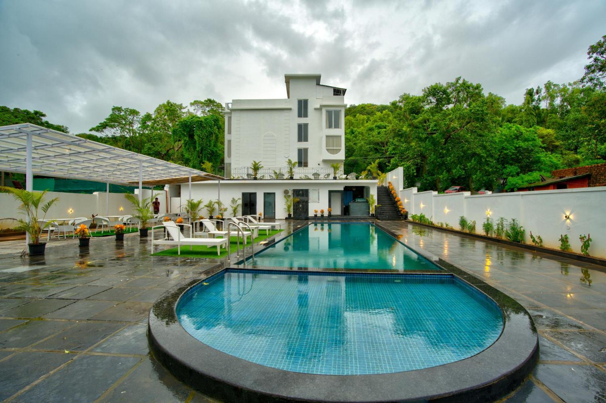 מלון באג'ה Goa Courtyard By The Porto Arpora מראה חיצוני תמונה